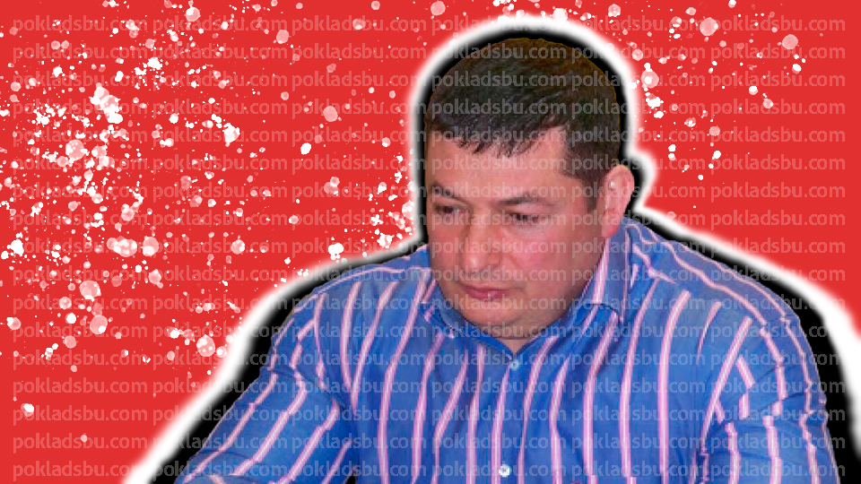Владимир Наумович Гланц на красном фоне